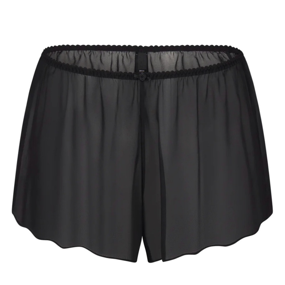 SKIMS Romance Shorts S